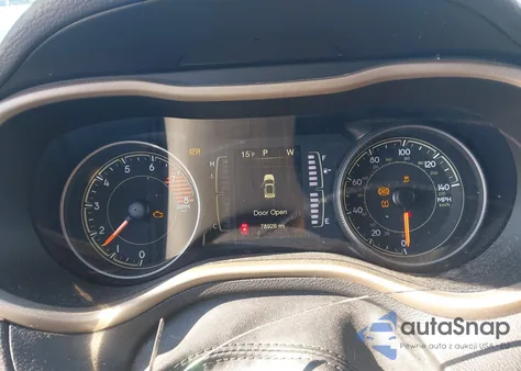 2017 Jeep Cherokee Latitude 4X4 z USA, uszkodzony, nr VIN 1C4PJMCS8HW587279